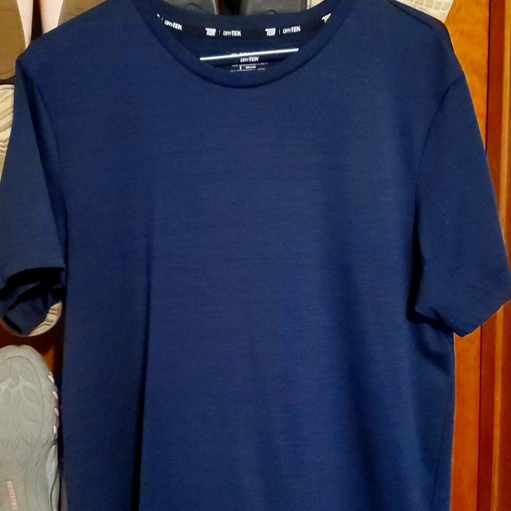 Men's size small TekGear T shirt